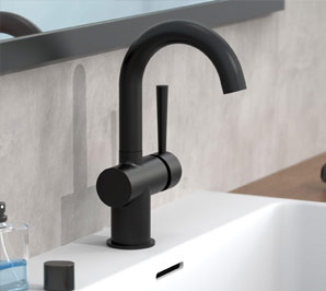 Badarmaturen in Schwarz